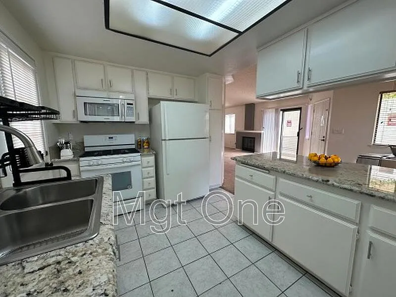 3 bed, 2.0 bath, 1207 sqft, $2,895 — Photo 3