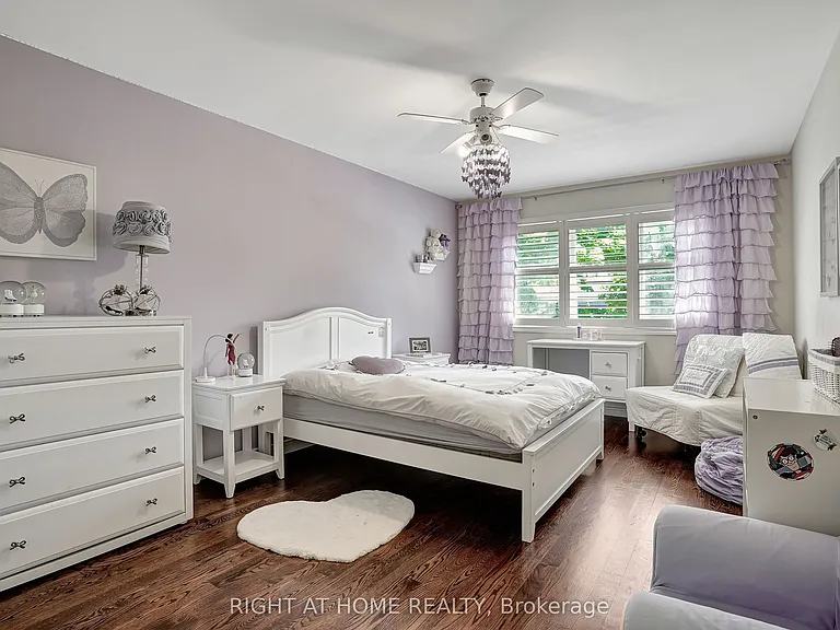 461 Lakeshore Rd W — Photo 23