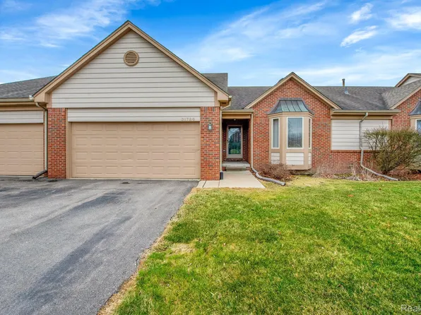 31786 John Michael Cir, Warren, MI 48093