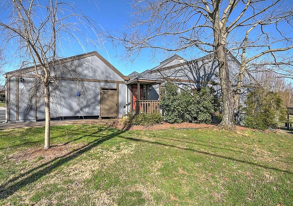 1st image of 540F Fleetwood Ct #0