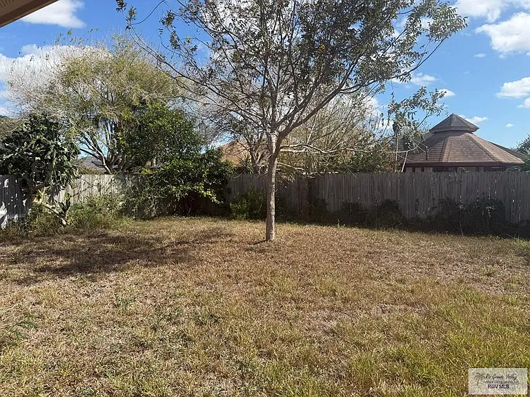 634 Rey Salomon St — Photo 25