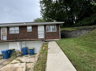 107 N Claremont St, Sugar Creek, MO 64054