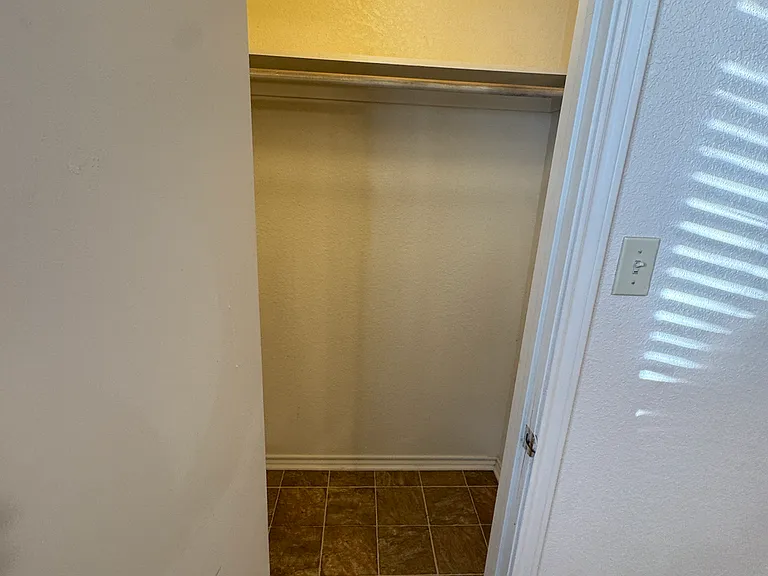 927 W Chestnut St #B — Photo 21