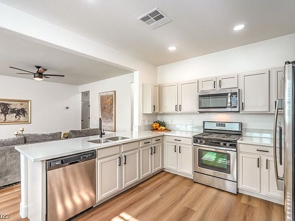 2nd image of 944 Aspen Cliff Dr