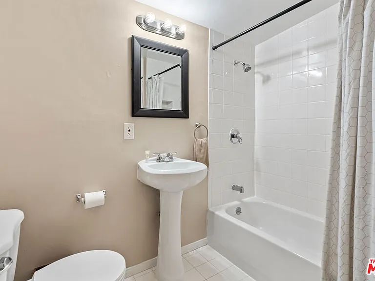607 N Gramercy Pl — Photo 26