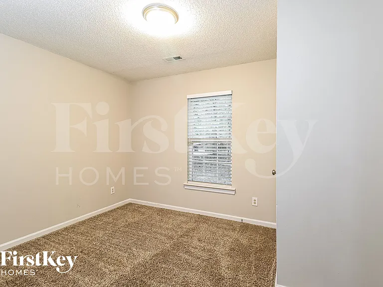 110 Waderich Ln — Photo 16