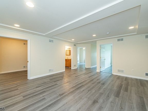5th image of 21 Walsh Rd #1