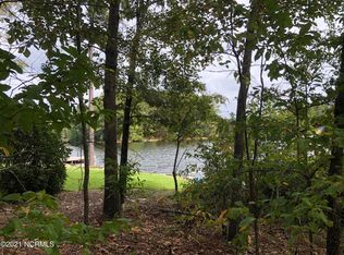 419 Lakeside Dr, Aberdeen, NC 28315