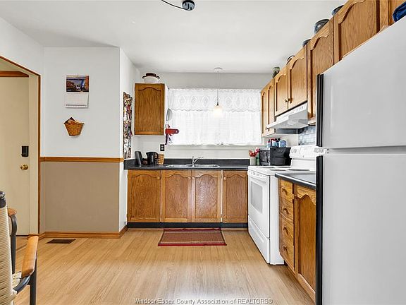 3rd image of 5541 Empress St
