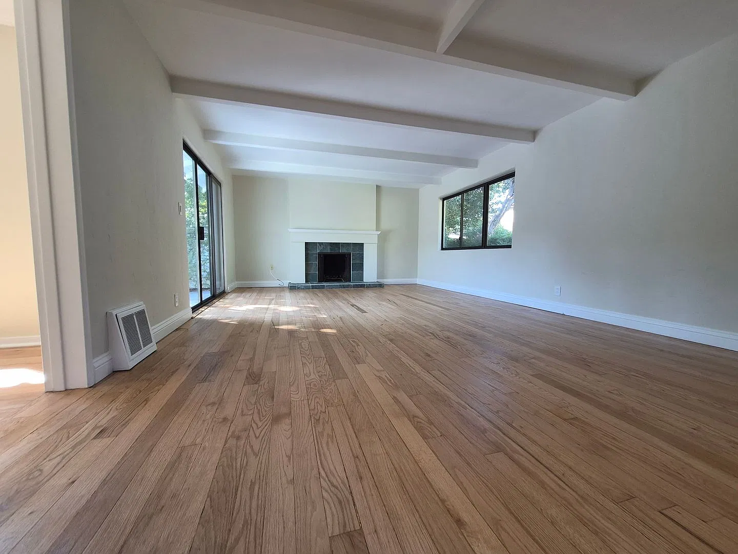 Spacious 3 BR | 2.5 BA Menlo Park Home with Expansive Yard and Flex Spaces — Photo 3