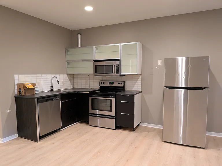 2200 N Sydenham St #1R — Photo 1