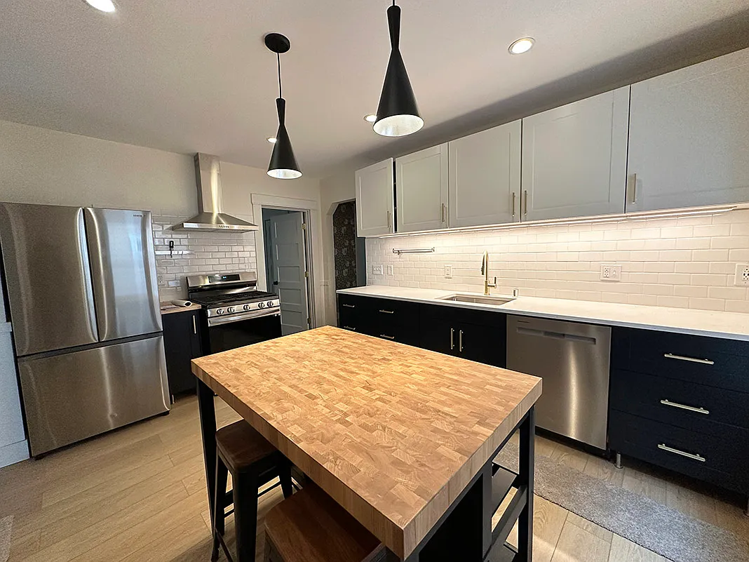 2 bed, 1300 sqft, $2,600 — Photo 1