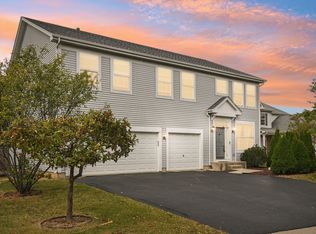 1330 S Dalton Dr, Round Lake, IL 60073