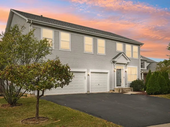 1330 S Dalton Dr, Round Lake, IL 60073