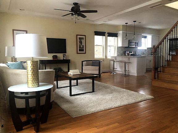4th image of 11016 S Central Park Ave