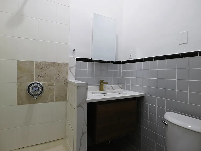 11 Saint Johns Rd #2R — Photo 9