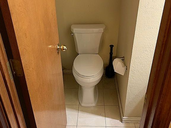 Downstairs 1/2 Bath 