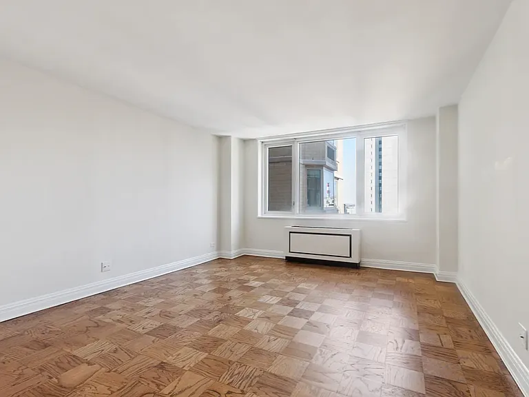 400 E 71st St #21A — Photo 2