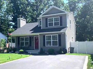 39 Corchaug Trl, Ridge, NY 11961