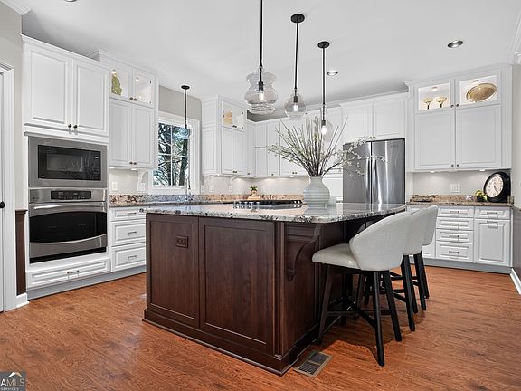 5th image of 4240 Berkeley View Dr