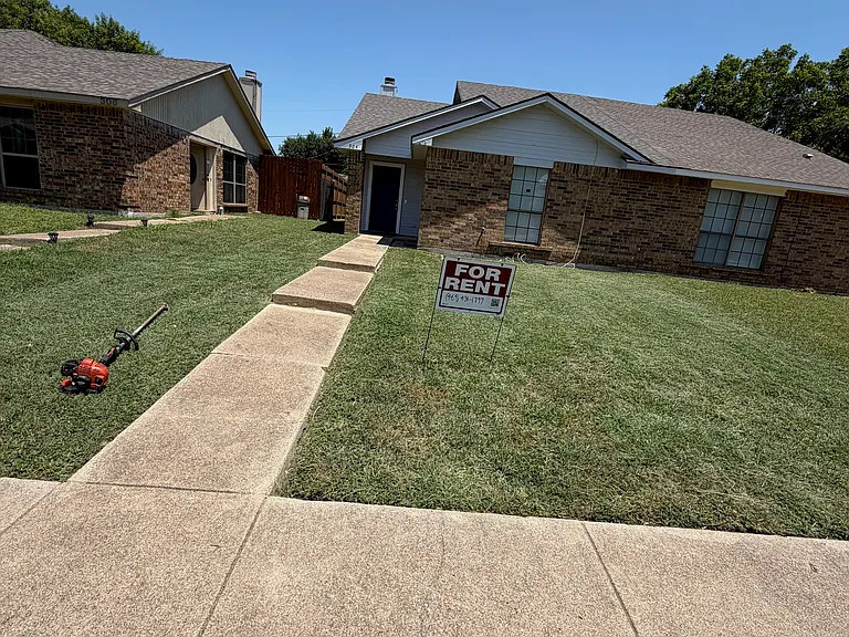 304 Gregory Ln — Photo 1