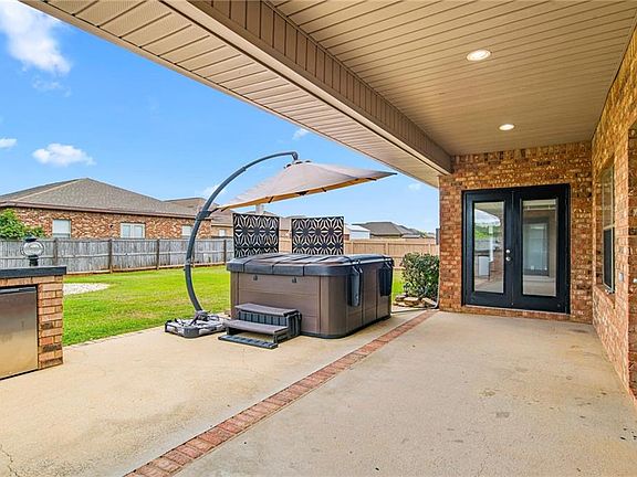 4th image of 9812 Winchester Dr S