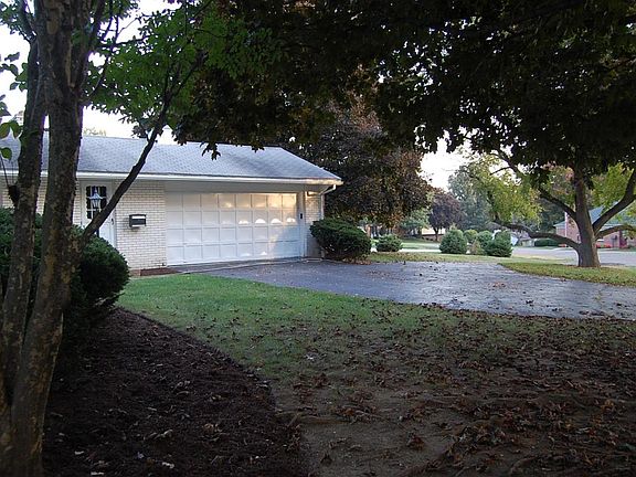 Front of House Looking down Cul de Sac