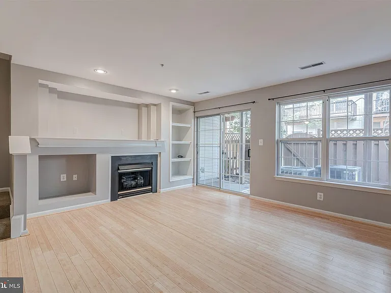5140 Donovan Dr — Photo 32