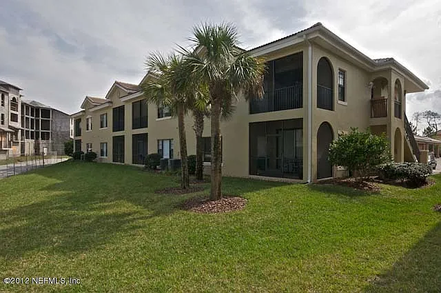 3 bed, 1383 sqft, $2,200 — Photo 3