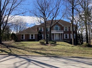 8648 Heather Dr, Burr Ridge, IL 60527