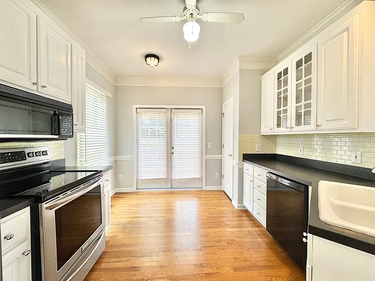 5208 Autumn Woods Dr — Photo 9