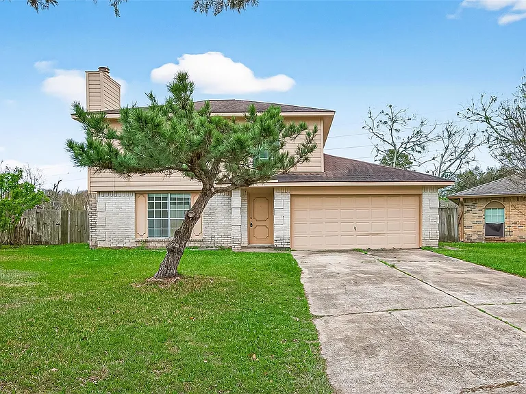 7523 La Place Dr — Photo 2