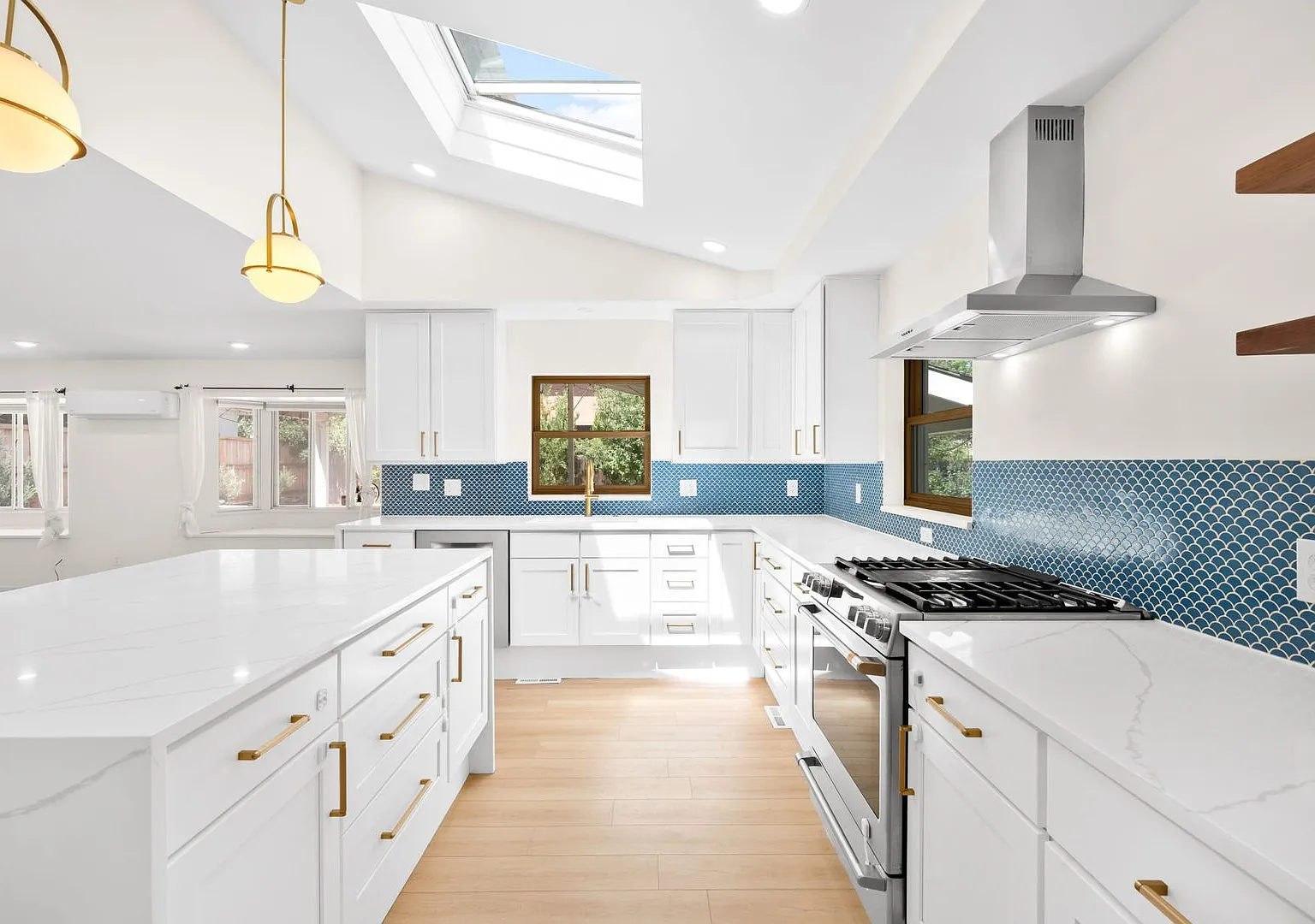 Charming 4BD, 5BA East Denver Home Near 9th & CO — Photo 3