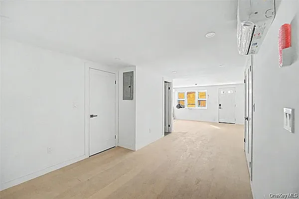 Building, photo 1