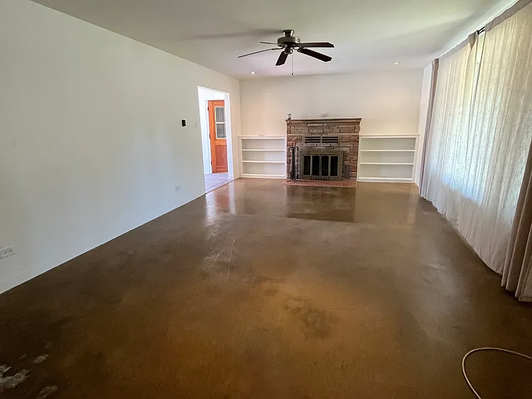 4126 E Oak St — Photo 3