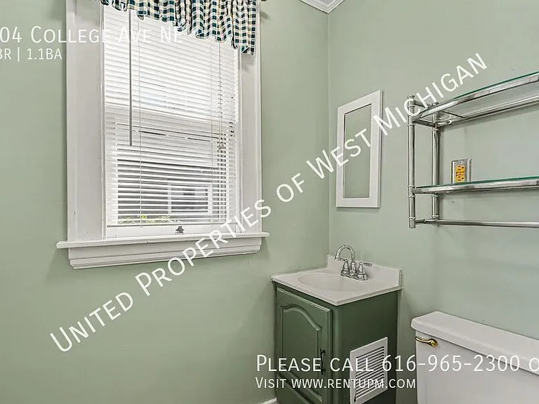 304 College Ave NE — Photo 11