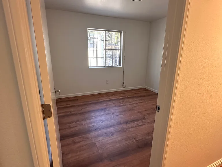 1827 N Mariposa Ave — Photo 6