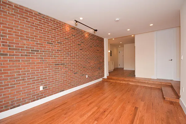 Rented by Clove Realty LLC | media 4