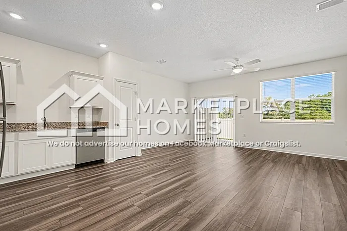 11916 Sylvia St — Photo 9