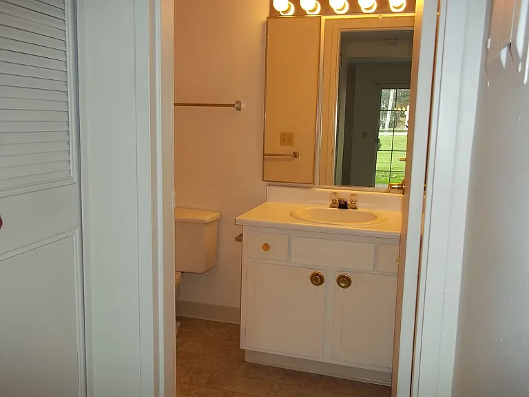 Windsor Gardens Apartments — Photo 41