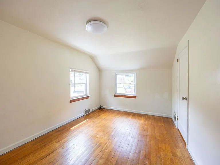 9717 Glendale Rd — Photo 13