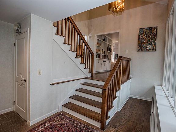 3rd image of 15 Devonshire Dr