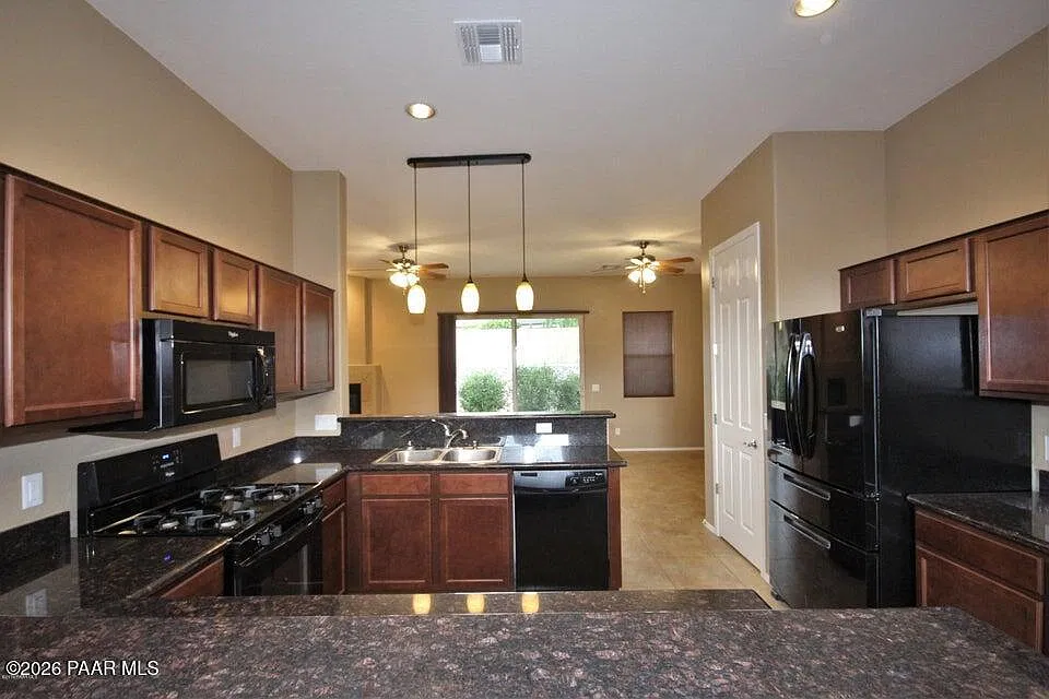3 bed, 2.0 bath, 1679 sqft, $2,700 — Photo 4