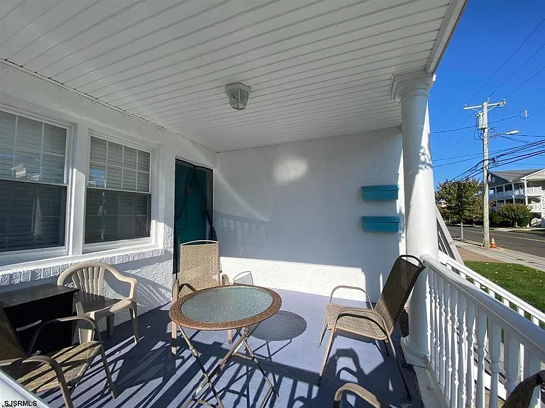 112 N Washington Ave #1 — Photo 4