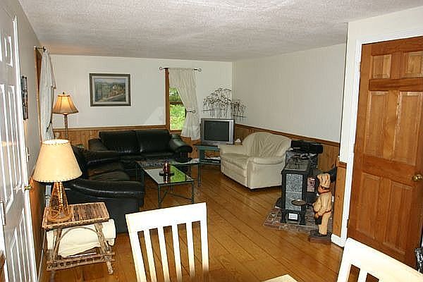 2nd image of 30 Chase St