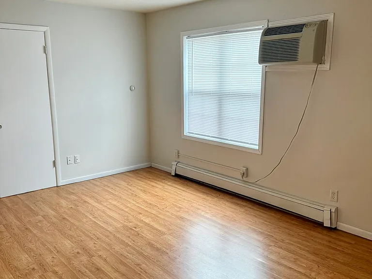 515 E Burlington St #3S — Photo 14