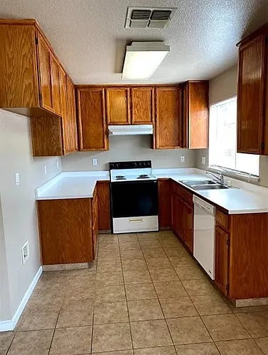 2504 N Walnut Rd Photo 1