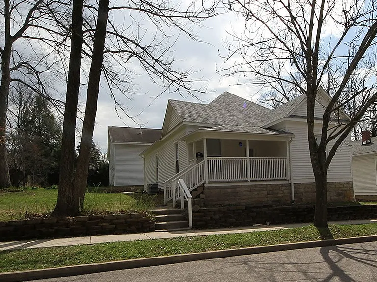 716 E 2nd St — Photo 11