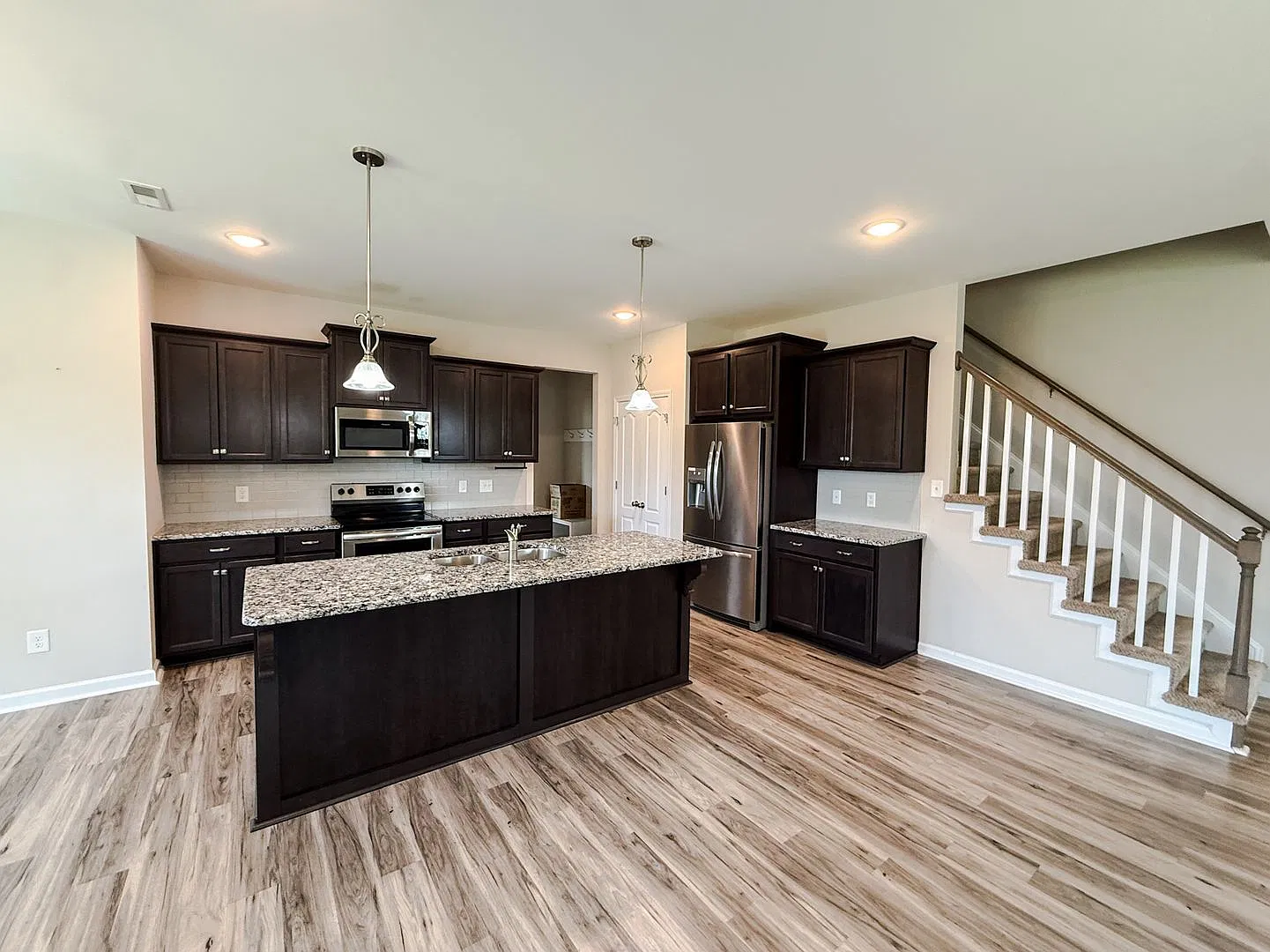 147 Stafford Ave — Photo 4