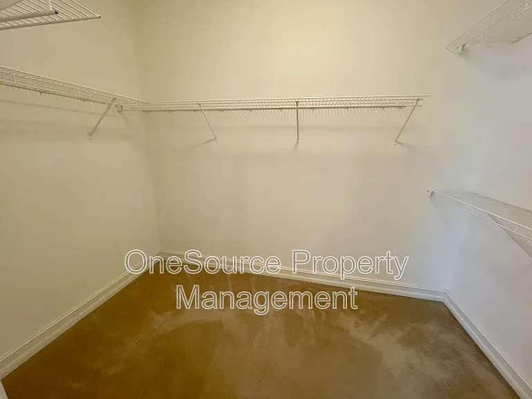 979 Watersview Dr — Photo 15